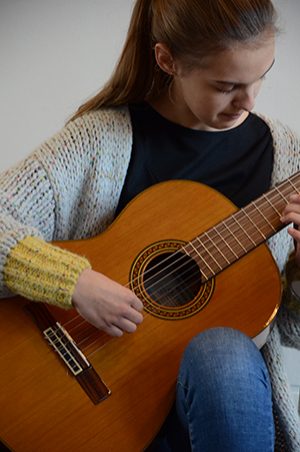 meisje op gitaar